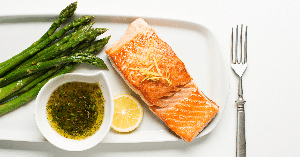 ปลาแซลมอน (Salmon) คืออาหารที่มีรสชาติอร่อยและมีประโยชน์ต่อสุขภาพของเราอย่างมาก ไม่ว่าคุณจะเตรียมอาหารหรือเลือกรับประทานอาหารนอกบ้าน